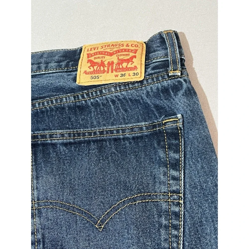 Levis Jeans Mens Size 36 x 30 Blue Denim 505 Straight Leg Regular Fit 5-Pocket